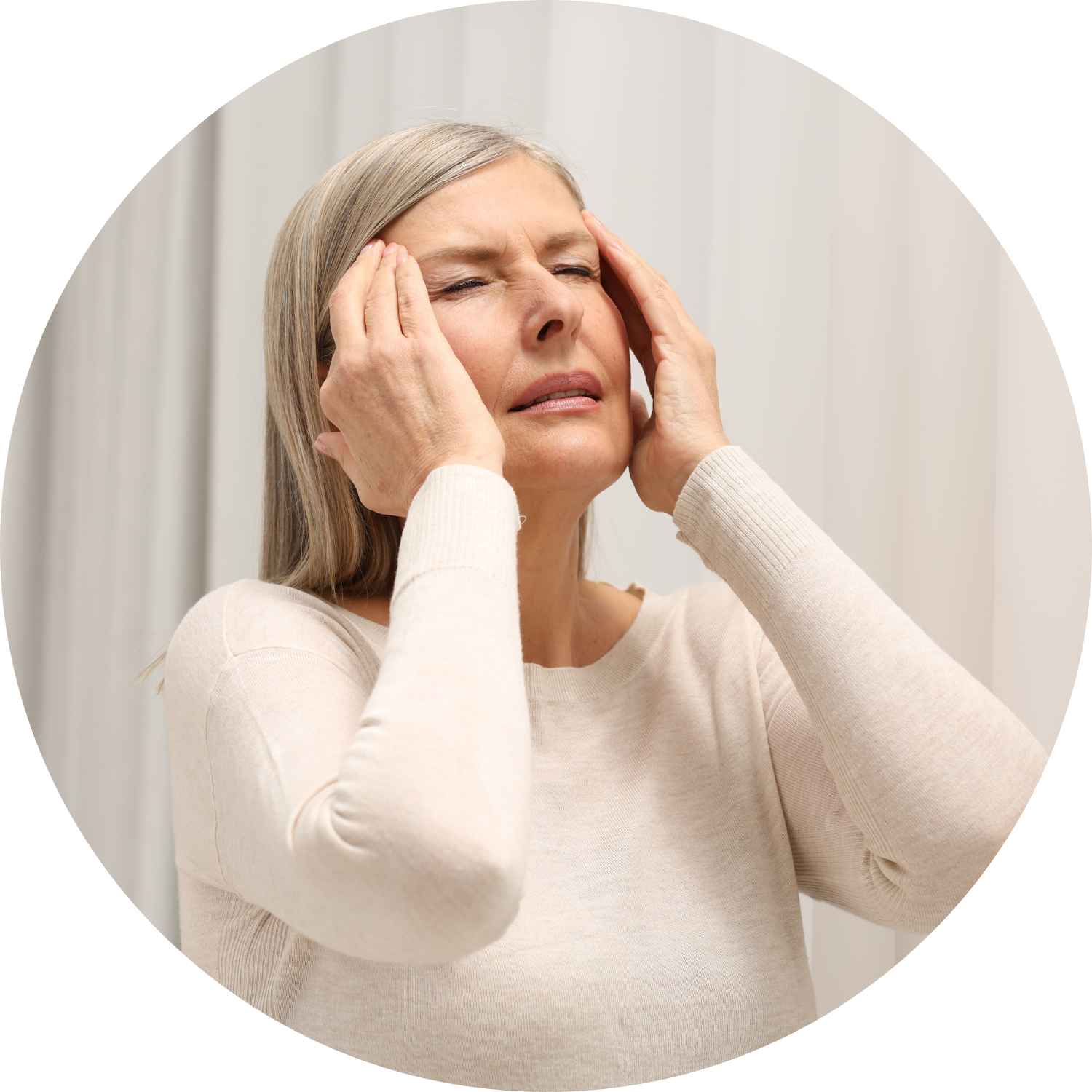 kobieta w średnim wieku trzyma się za głowę